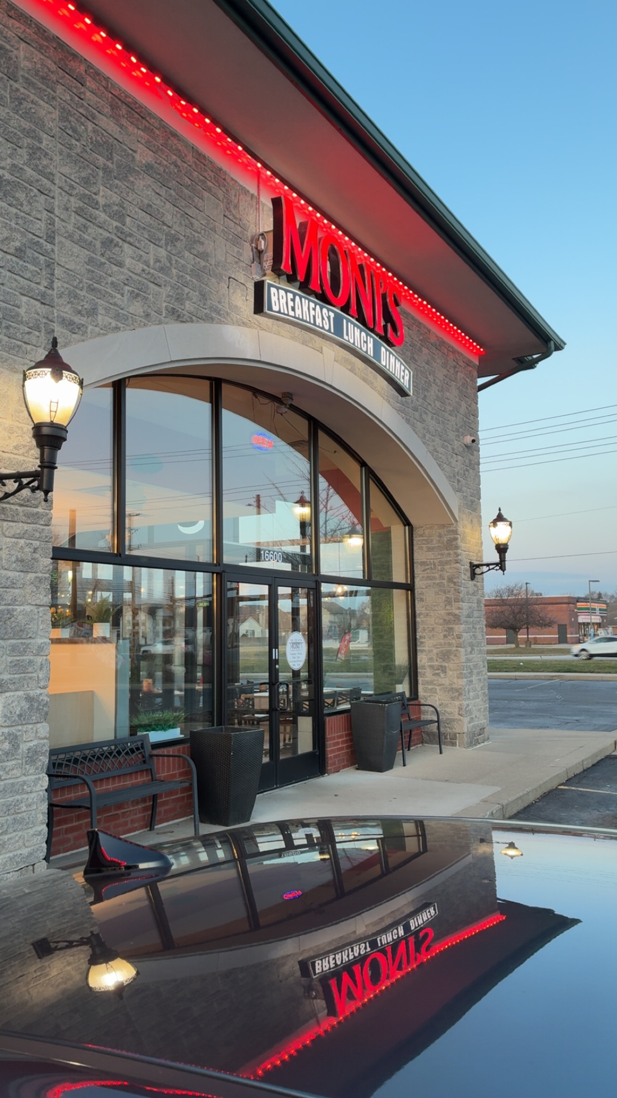 Commercial window cleaning — Moni's restaurant